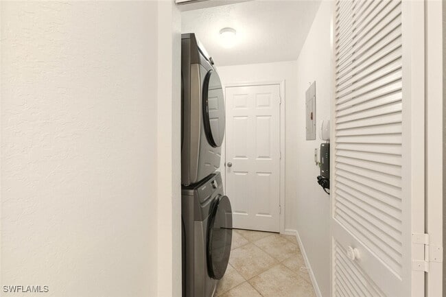 Building Photo - 871 Tanbark Dr