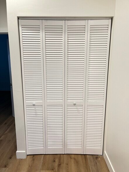 Building Photo - 9938 Lull St