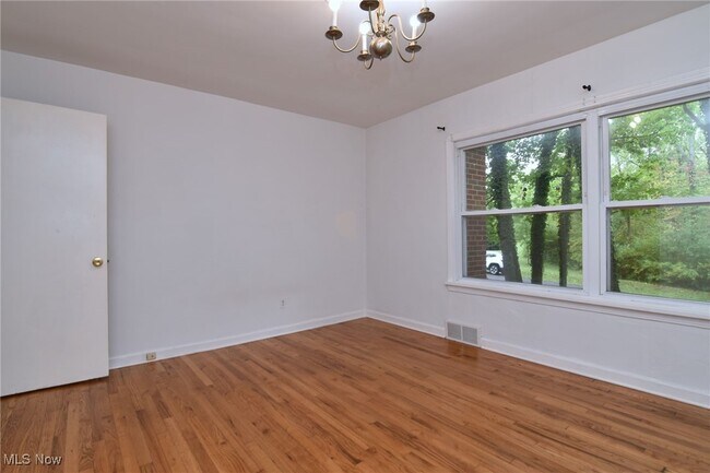 Building Photo - 4025 Ellendale Rd