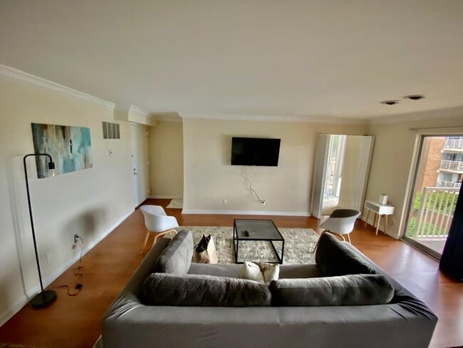 Building Photo - 2624 Redcoat Dr