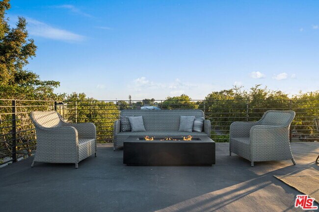 Building Photo - 12672 Stanwood Dr