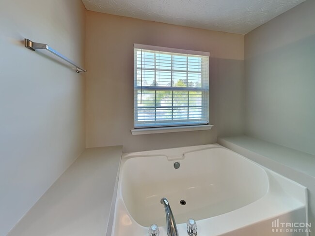 Building Photo - 30 Belmont Park Dr
