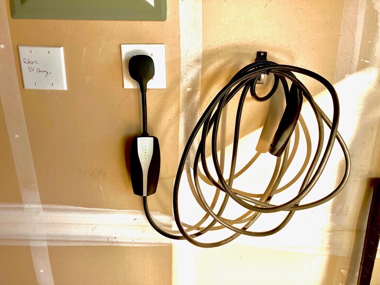 Building Photo - 9207 Manor Forest Ln