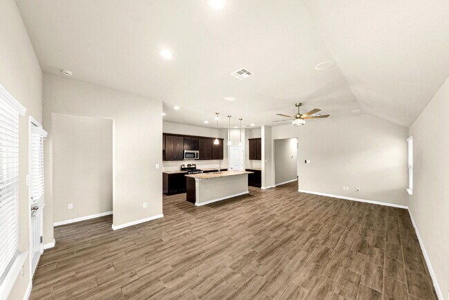 Building Photo - Greenbelt - Cul De Sac - Oversized Homesite