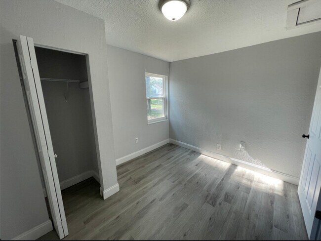 Building Photo - 1408 Iredell Ave