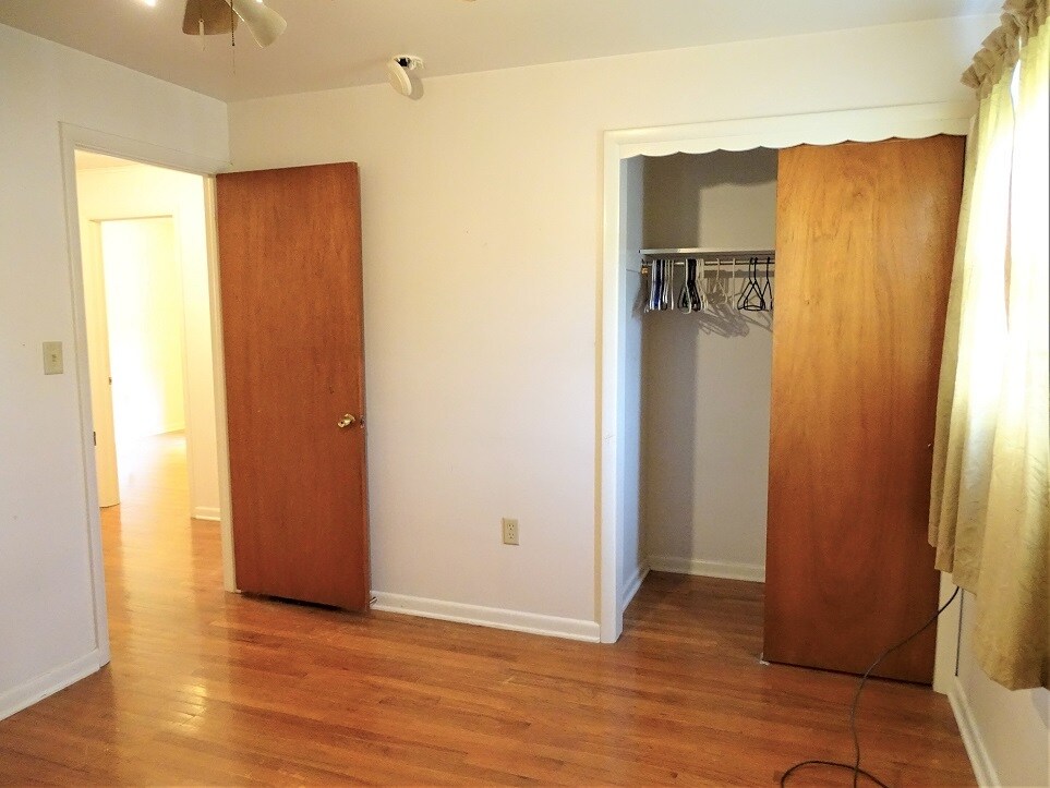Building Photo - 437 S 9th St