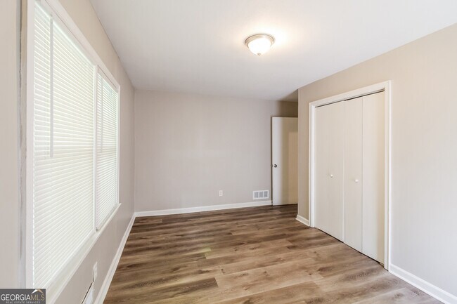 Building Photo - 3717 Loren Dr