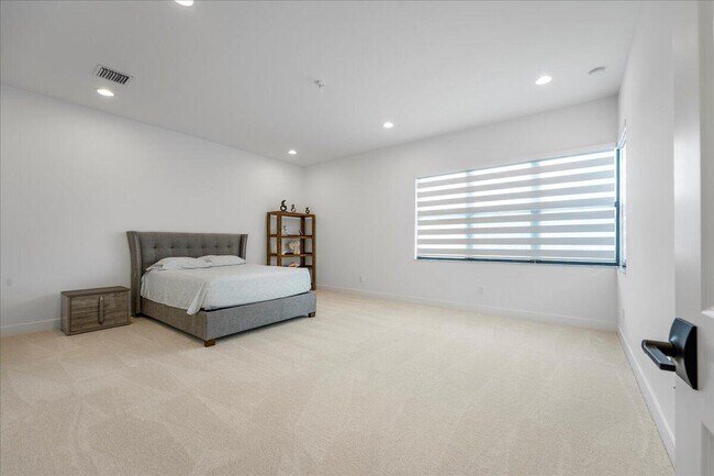 Building Photo - 9093 Chauvet Wy