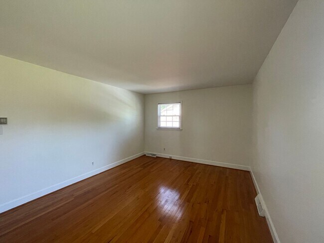 Building Photo - 7327 Meadowdale Ln