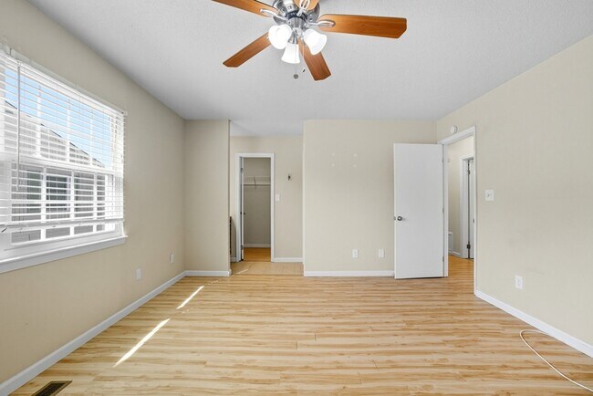 Building Photo - 712 Biltmore Dr