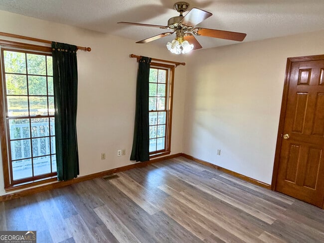 Building Photo - 1818 Union Carbide Rd