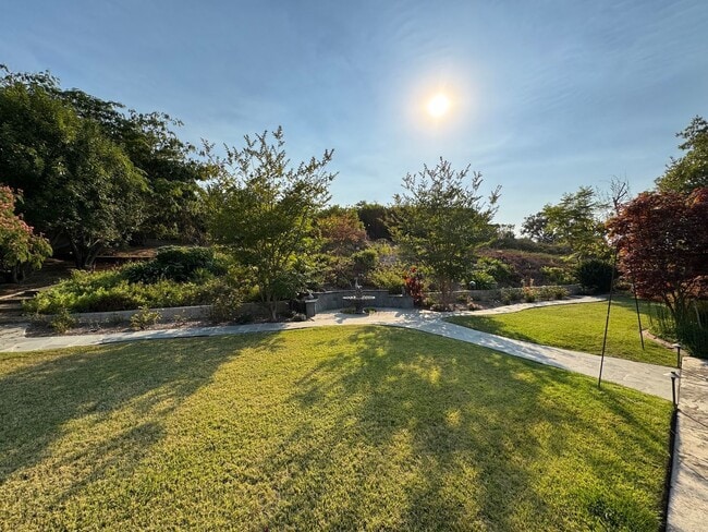 Building Photo - Exquisite Single-Story Retreat in Las Posa...