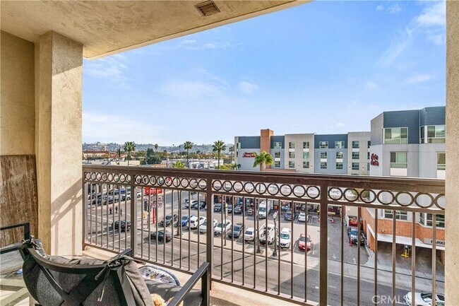 Building Photo - 468 Caruso Ave