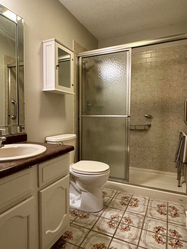 Building Photo - 606 Vilas St