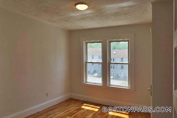 Building Photo - 381 Crescent St