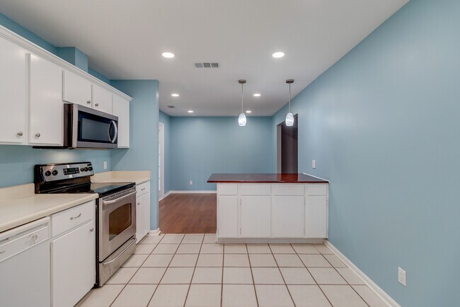 Building Photo - 949 Piercefield Dr