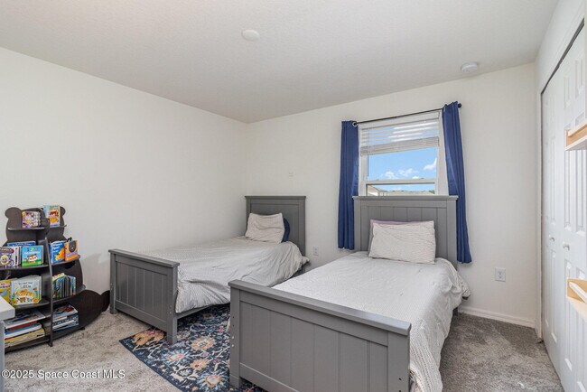 Building Photo - 1043 Corbin Cir SW