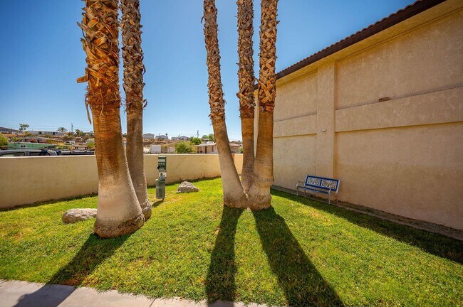 Building Photo - 2BB 2BA Condominium, Utilities Included