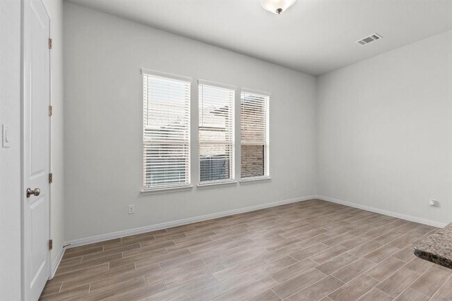 Building Photo - 104 Scenic Hills Cir