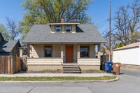 Building Photo - Beautifully Updated 3 Bedroom, 1 Bath Sing...