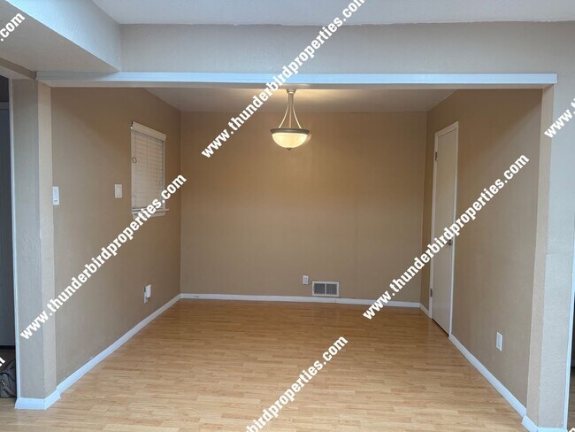 Building Photo - 2108 Muriel St NE