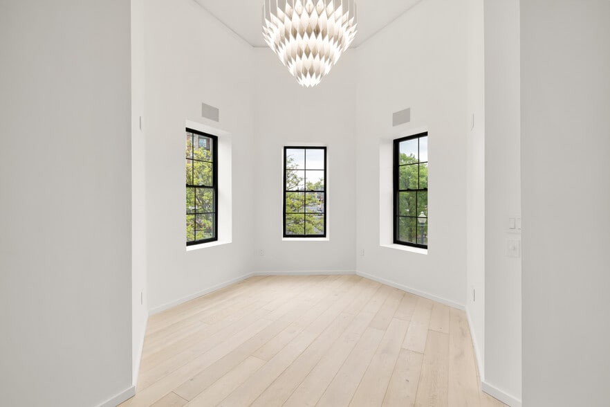 Building Photo - 1451 Maryland Ave NE