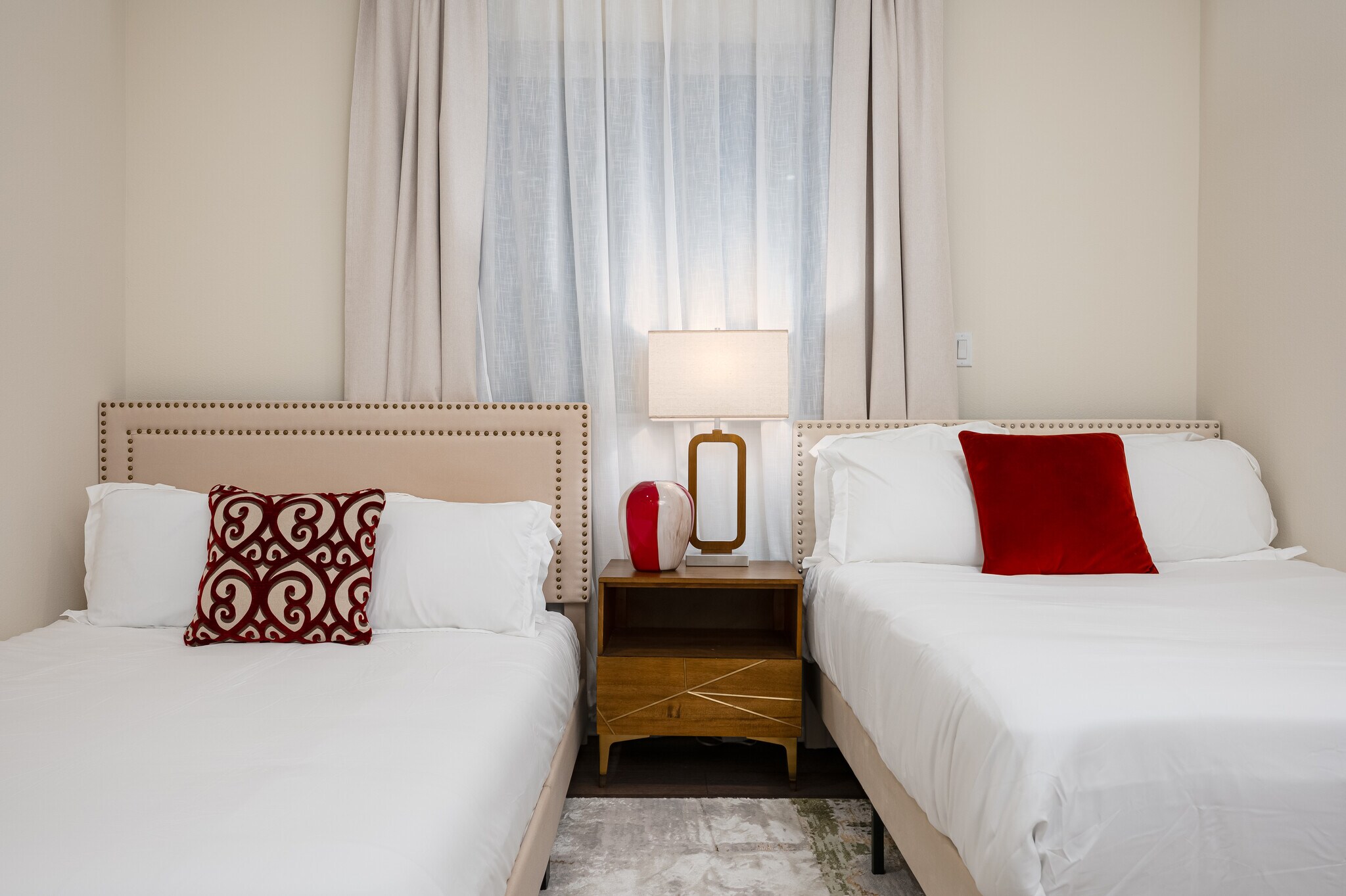 Building Photo - 917 Thompson St