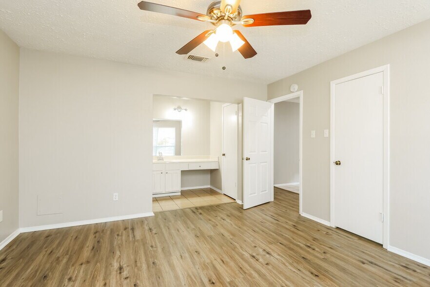 Building Photo - 4703 Lost Lake Ln
