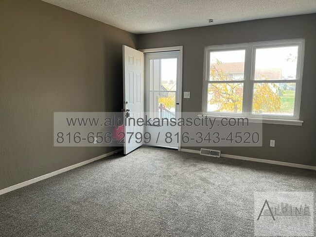 Building Photo - Updated Independence Duplex, Fort Osage SD