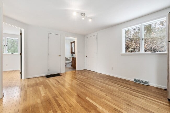 Building Photo - 47 Lake St