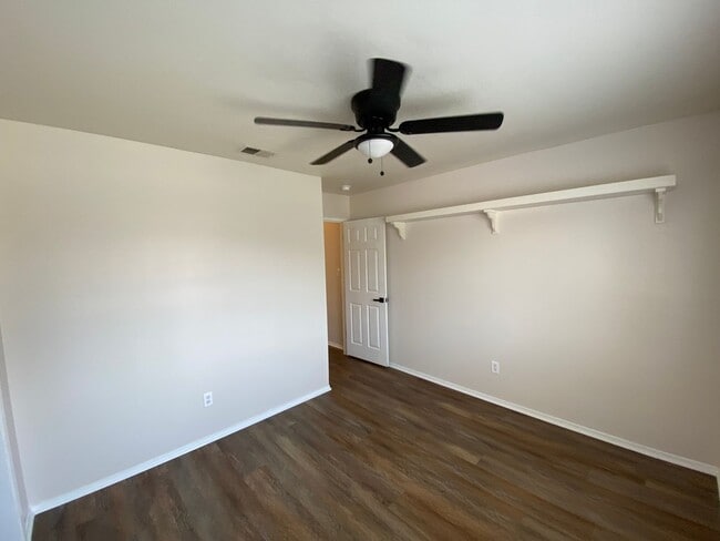 Building Photo - Silver Creek Beauty