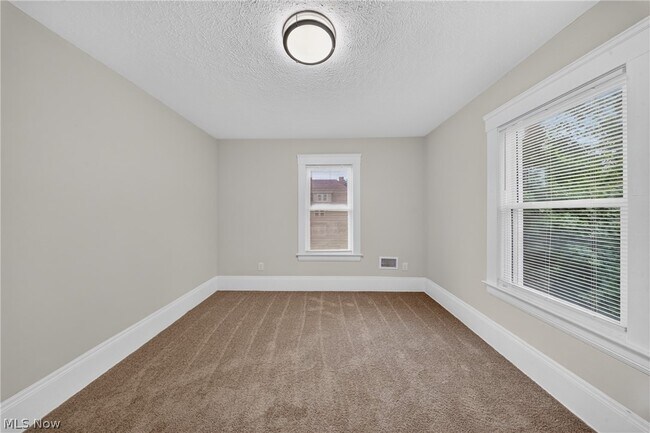 Building Photo - 10524 Lee Ave