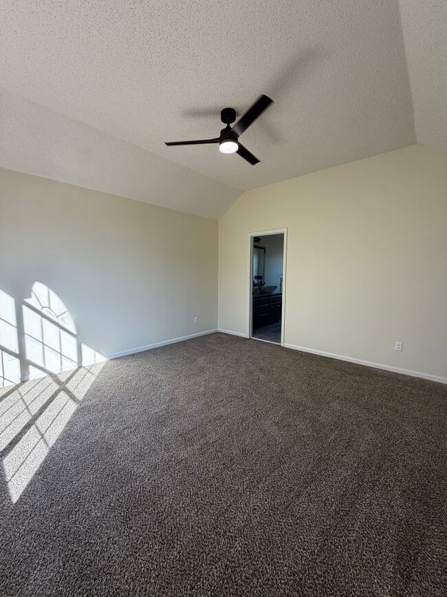 Building Photo - 3 bed | 2.5 bath | 2,630 sq ft