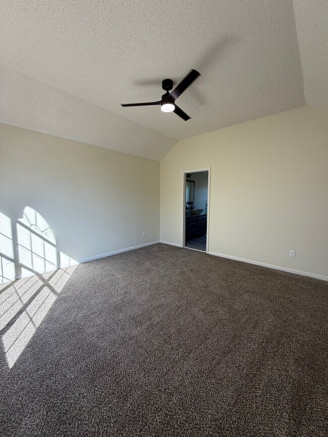 Building Photo - 4 bed | 2.5 bath | 2,630 sq ft