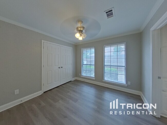 Building Photo - 7724 Grassland Dr
