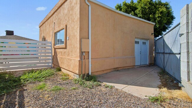 Building Photo - 2929 N 55th Pl