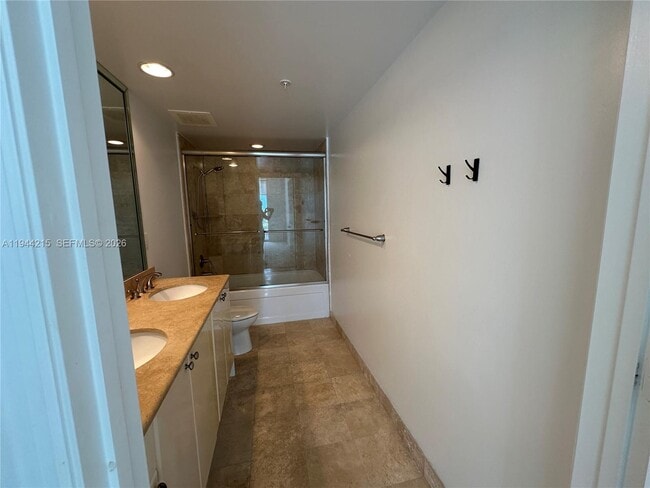 Building Photo - 1755 E Hallandale Beach Blvd