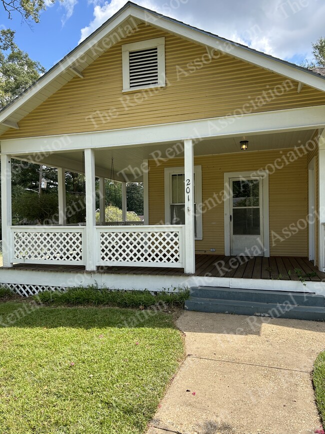 Building Photo - 201 S Farmerville St