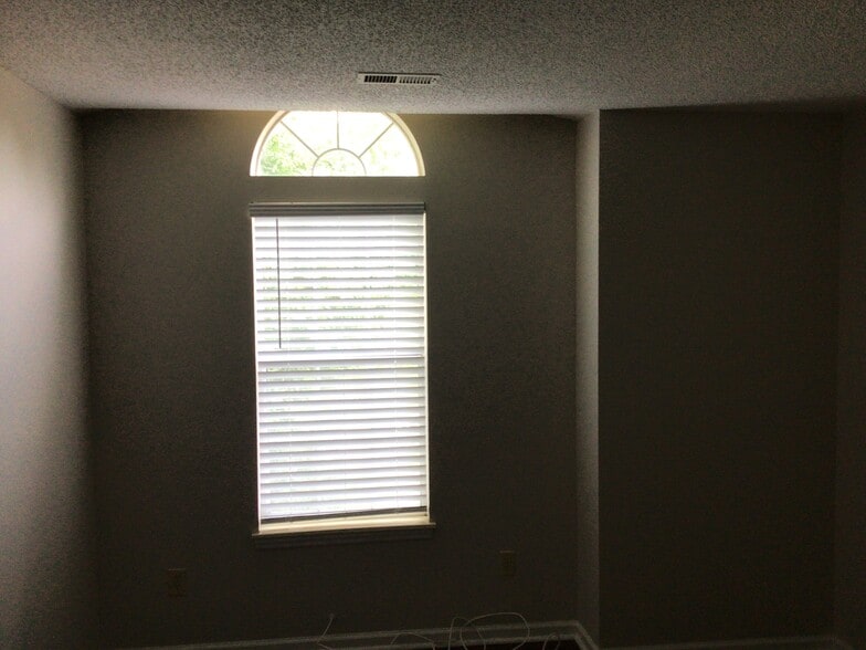 Building Photo - 13615 Portpatrick Ln