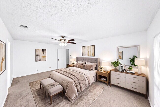 Building Photo - MINUTES FROM LACKLAND, MILES FROM BORING