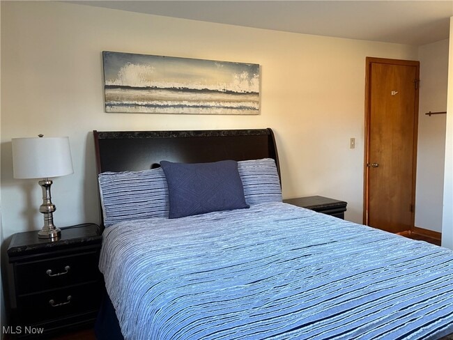 Building Photo - 168 Valley View Dr