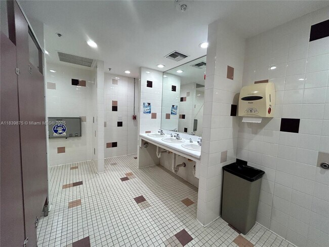 Building Photo - 5600 Collins Ave