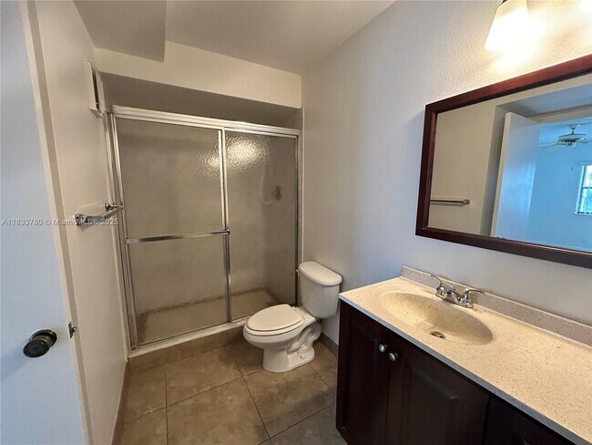 Building Photo - 200 Lakeview Dr