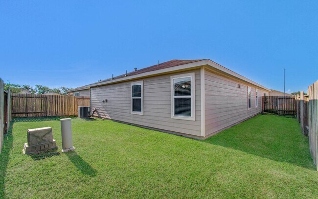 Building Photo - 5008 Sycamore Ln