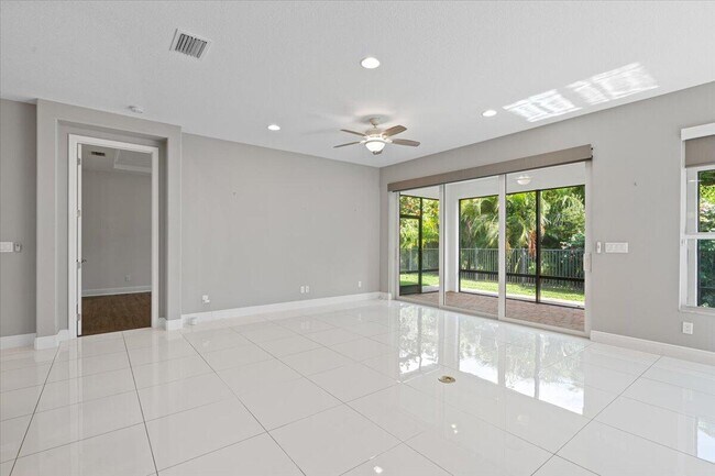 Building Photo - 10017 SW Oak Tree Cir