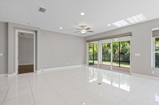 Building Photo - 10017 SW Oak Tree Cir