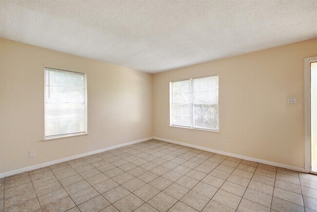 Building Photo - 1202 Artesian Cir