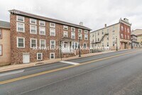 Building Photo - 159 Main St