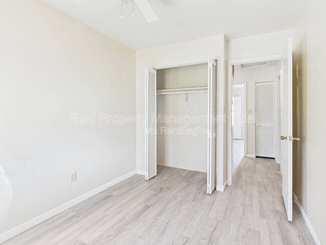 Building Photo - 1528 Darren Cir