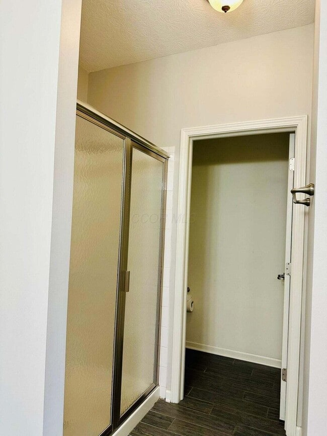 Building Photo - 3225 Rossmore Cir